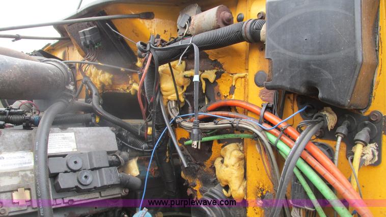 image for item J8511 2000 International 4900 dump truck