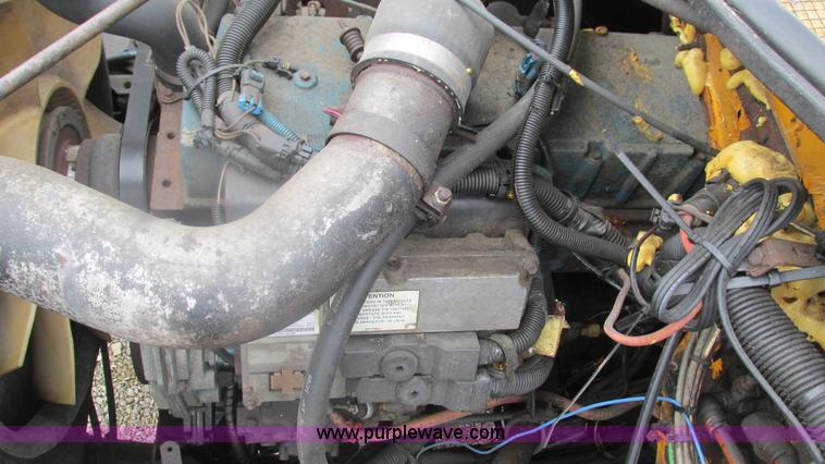 image for item J8511 2000 International 4900 dump truck