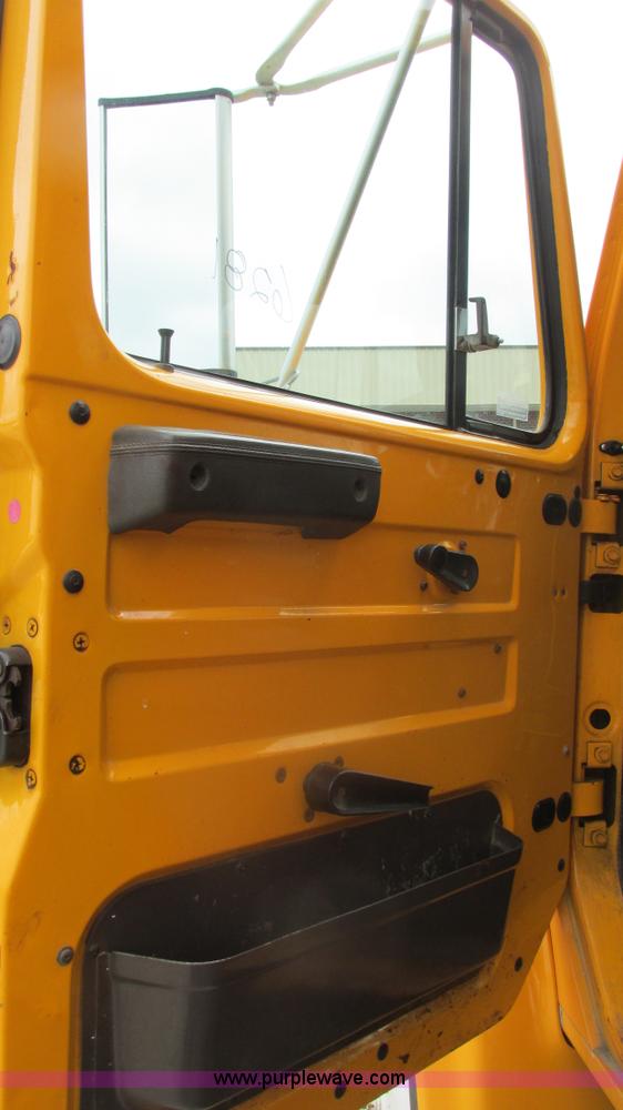 image for item J8511 2000 International 4900 dump truck