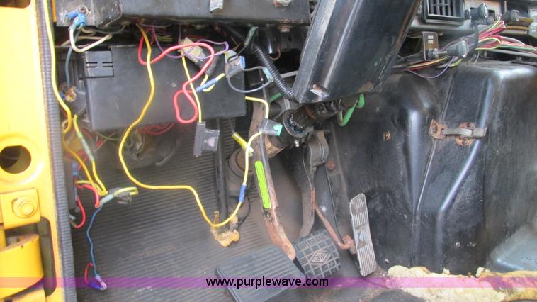 image for item J8511 2000 International 4900 dump truck