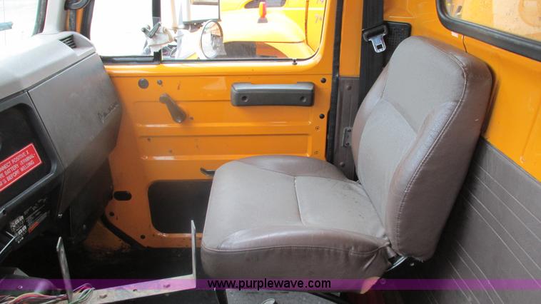 image for item J8511 2000 International 4900 dump truck