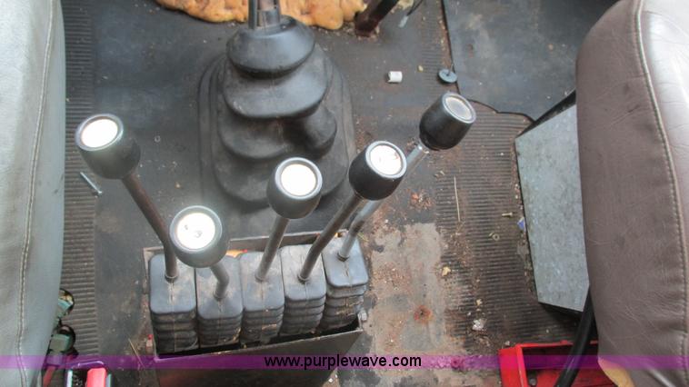 image for item J8511 2000 International 4900 dump truck