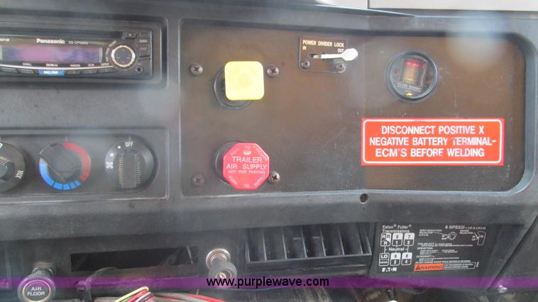 image for item J8511 2000 International 4900 dump truck