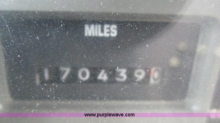 image for item J8511 2000 International 4900 dump truck