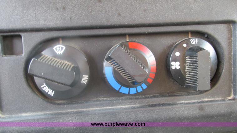 image for item J8511 2000 International 4900 dump truck