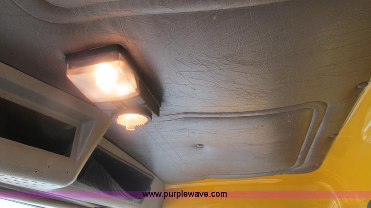 image for item J8511 2000 International 4900 dump truck