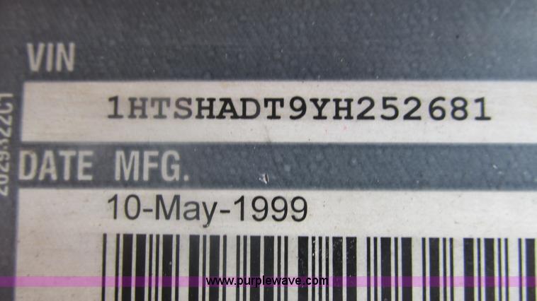 image for item J8511 2000 International 4900 dump truck