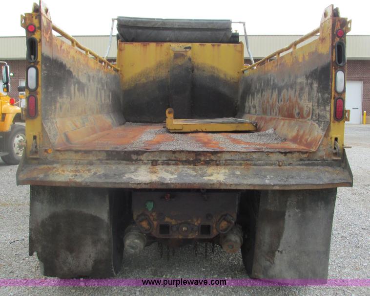 image for item J8513 2002 International 2554 dump truck