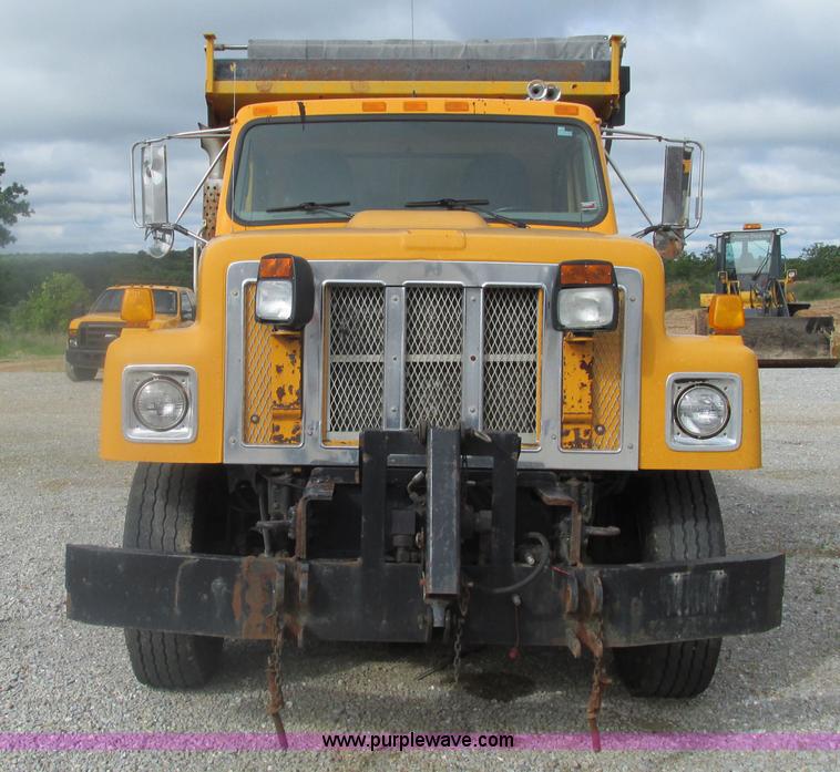 image for item J8513 2002 International 2554 dump truck