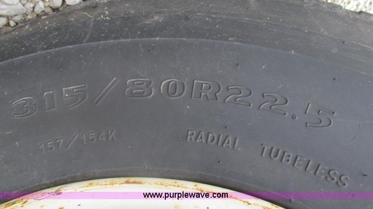 image for item J8513 2002 International 2554 dump truck