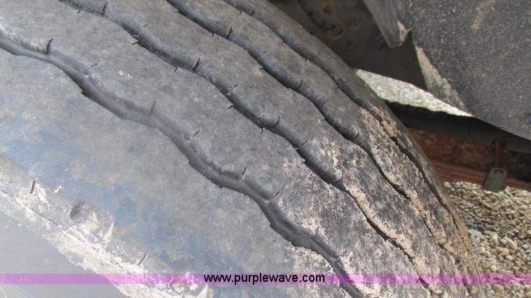 image for item J8513 2002 International 2554 dump truck