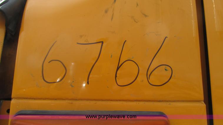 image for item J8513 2002 International 2554 dump truck