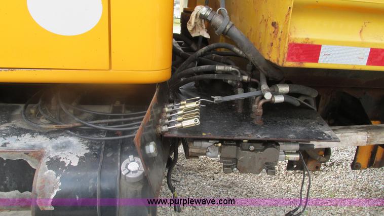 image for item J8513 2002 International 2554 dump truck