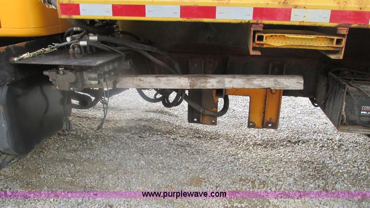 image for item J8513 2002 International 2554 dump truck