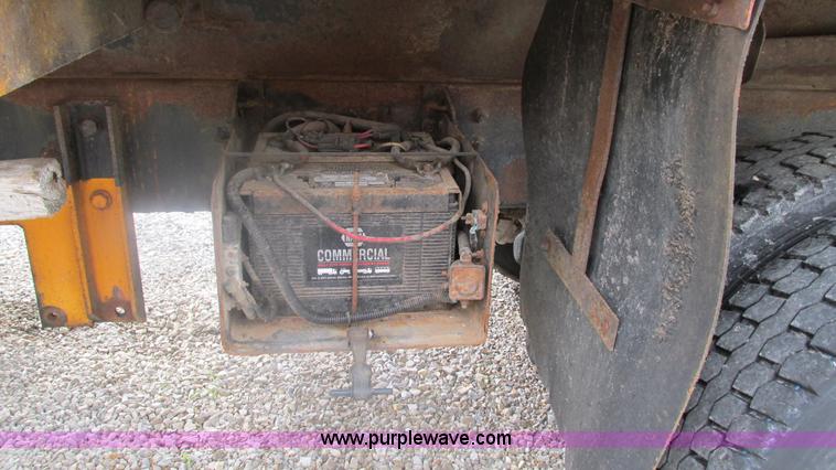 image for item J8513 2002 International 2554 dump truck