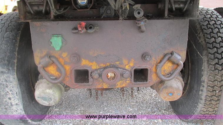 image for item J8513 2002 International 2554 dump truck