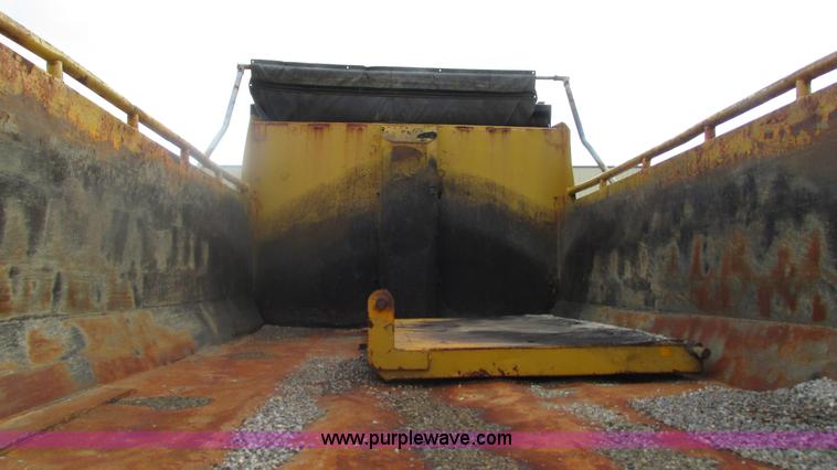 image for item J8513 2002 International 2554 dump truck