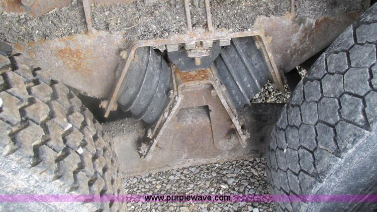 image for item J8513 2002 International 2554 dump truck