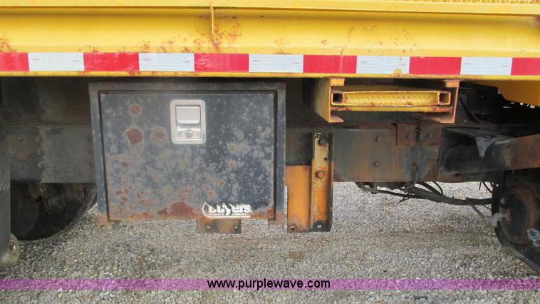 image for item J8513 2002 International 2554 dump truck