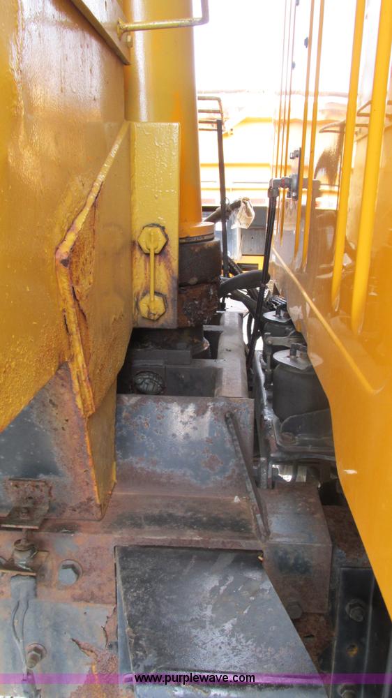 image for item J8513 2002 International 2554 dump truck