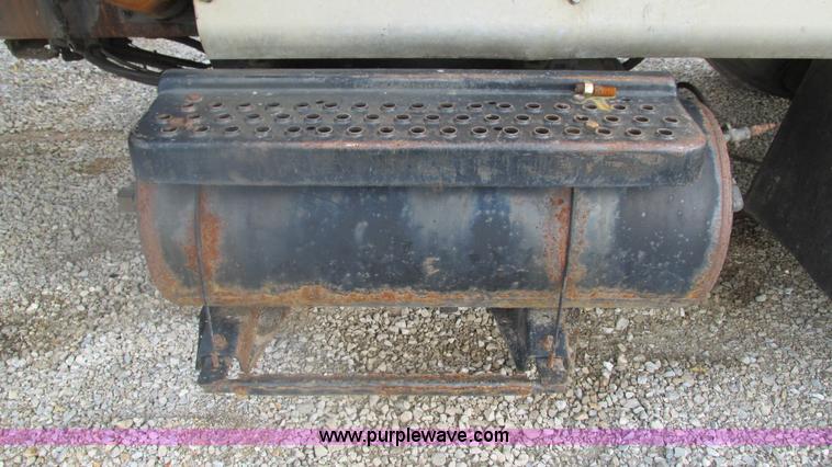 image for item J8513 2002 International 2554 dump truck