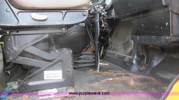 image for item J8513 2002 International 2554 dump truck