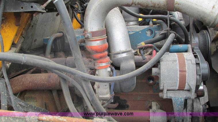 image for item J8513 2002 International 2554 dump truck