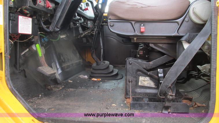 image for item J8513 2002 International 2554 dump truck