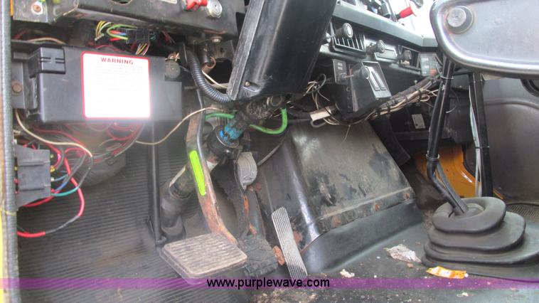 image for item J8513 2002 International 2554 dump truck