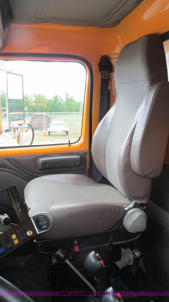 image for item J8513 2002 International 2554 dump truck