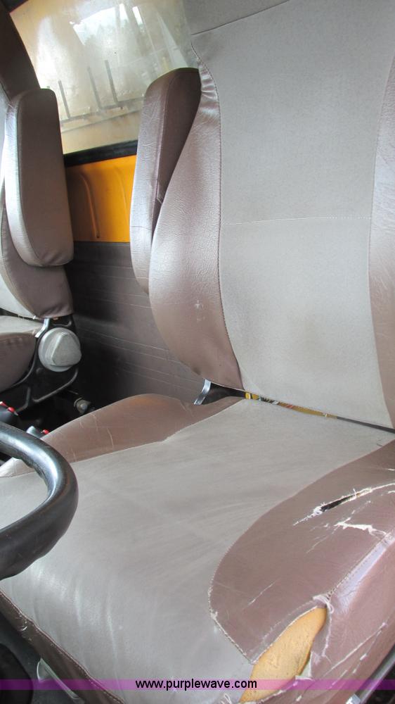 image for item J8513 2002 International 2554 dump truck