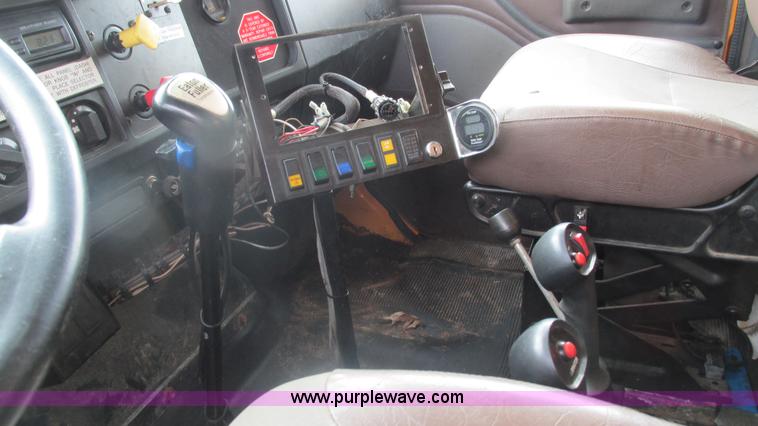 image for item J8513 2002 International 2554 dump truck