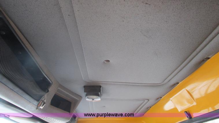 image for item J8513 2002 International 2554 dump truck