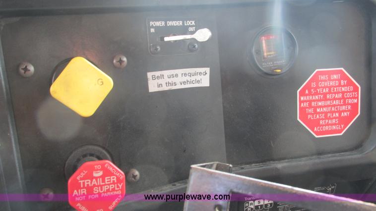 image for item J8513 2002 International 2554 dump truck