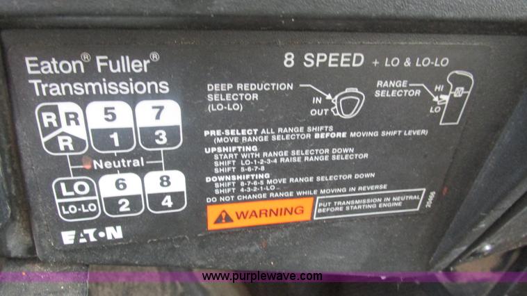 image for item J8513 2002 International 2554 dump truck