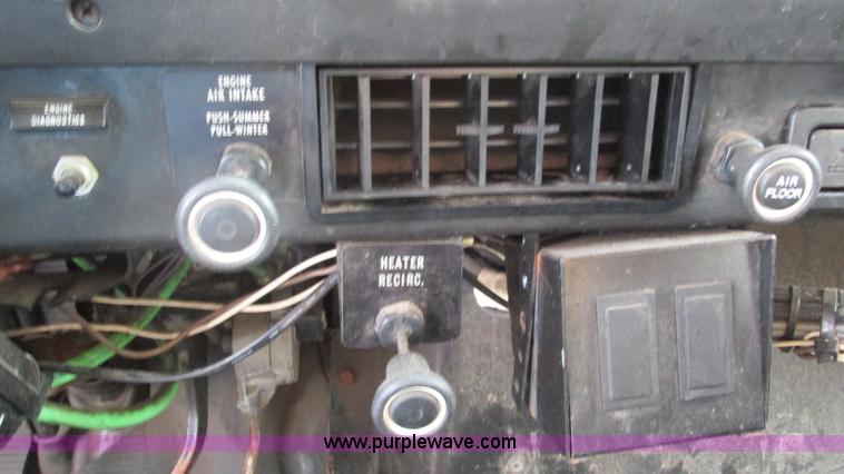 image for item J8513 2002 International 2554 dump truck