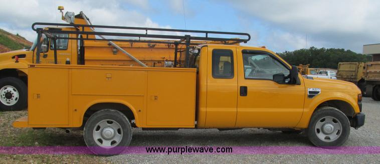 image for item J8514 2008 Ford F350 SuperCab utility truck