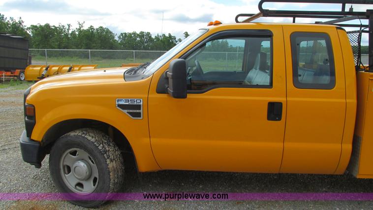 image for item J8514 2008 Ford F350 SuperCab utility truck