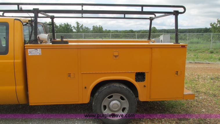 image for item J8514 2008 Ford F350 SuperCab utility truck