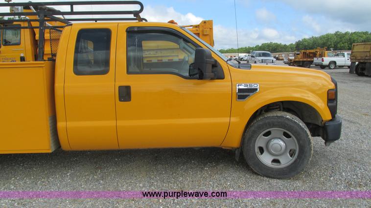 image for item J8514 2008 Ford F350 SuperCab utility truck
