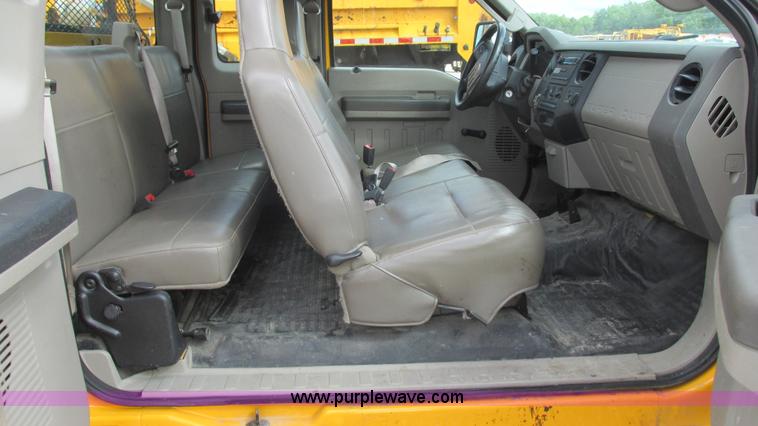 image for item J8514 2008 Ford F350 SuperCab utility truck