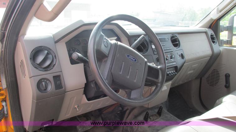 image for item J8514 2008 Ford F350 SuperCab utility truck