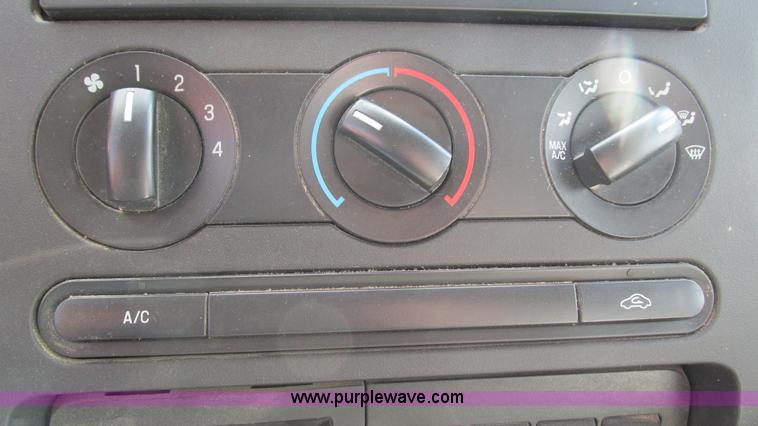 image for item J8514 2008 Ford F350 SuperCab utility truck