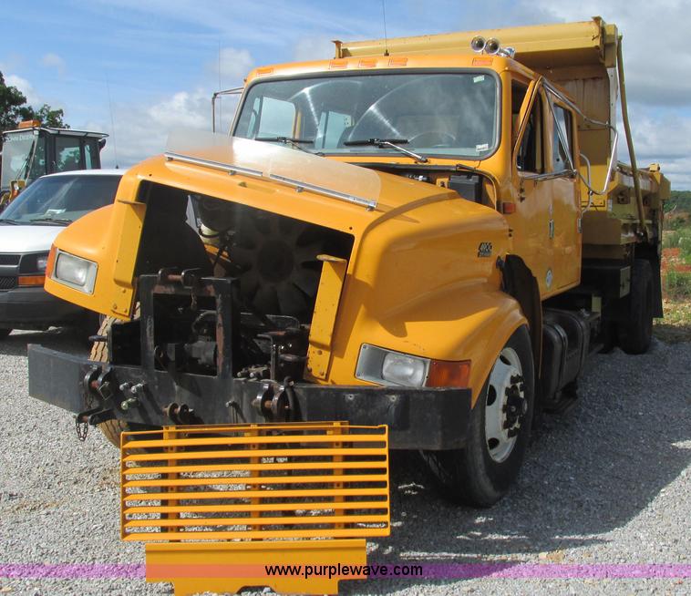 image for item J8516 2002 International 4900 Crew Cab dump truck