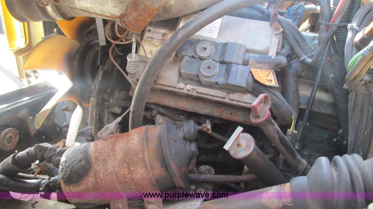 image for item J8516 2002 International 4900 Crew Cab dump truck