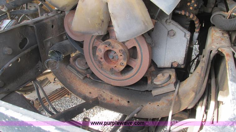 image for item J8516 2002 International 4900 Crew Cab dump truck