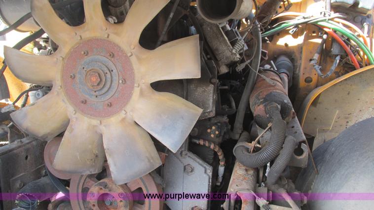 image for item J8516 2002 International 4900 Crew Cab dump truck