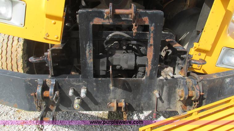 image for item J8516 2002 International 4900 Crew Cab dump truck