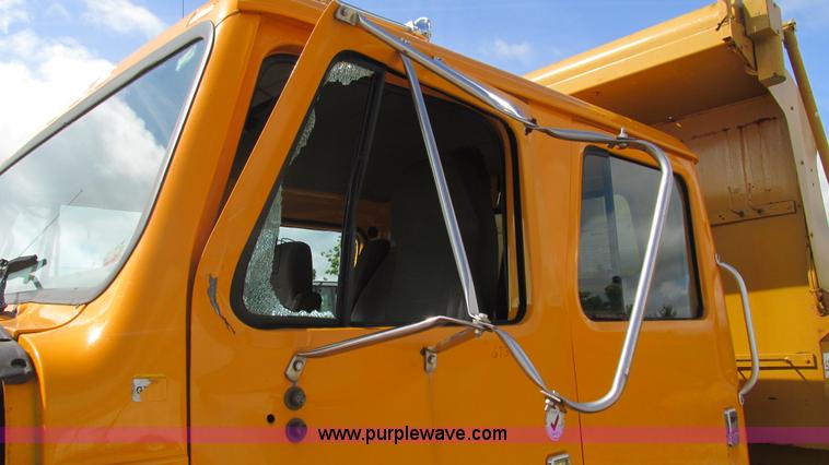 image for item J8516 2002 International 4900 Crew Cab dump truck