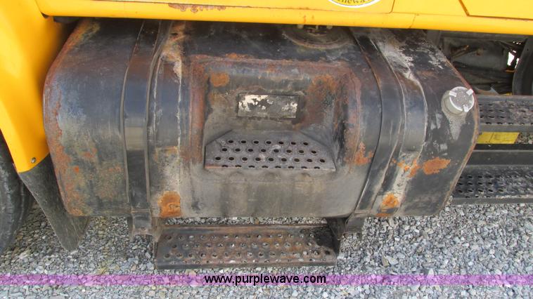 image for item J8516 2002 International 4900 Crew Cab dump truck